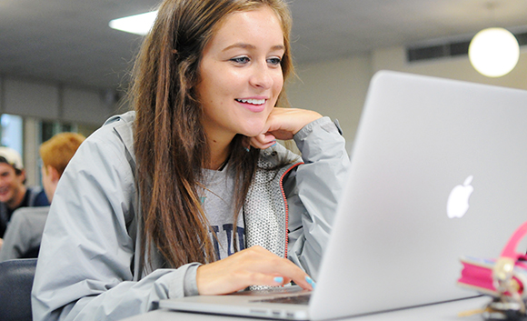 Dalton State student studying on her laptop through elearning