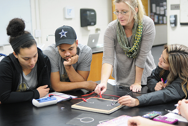 Physic students work on an experiment during lab.