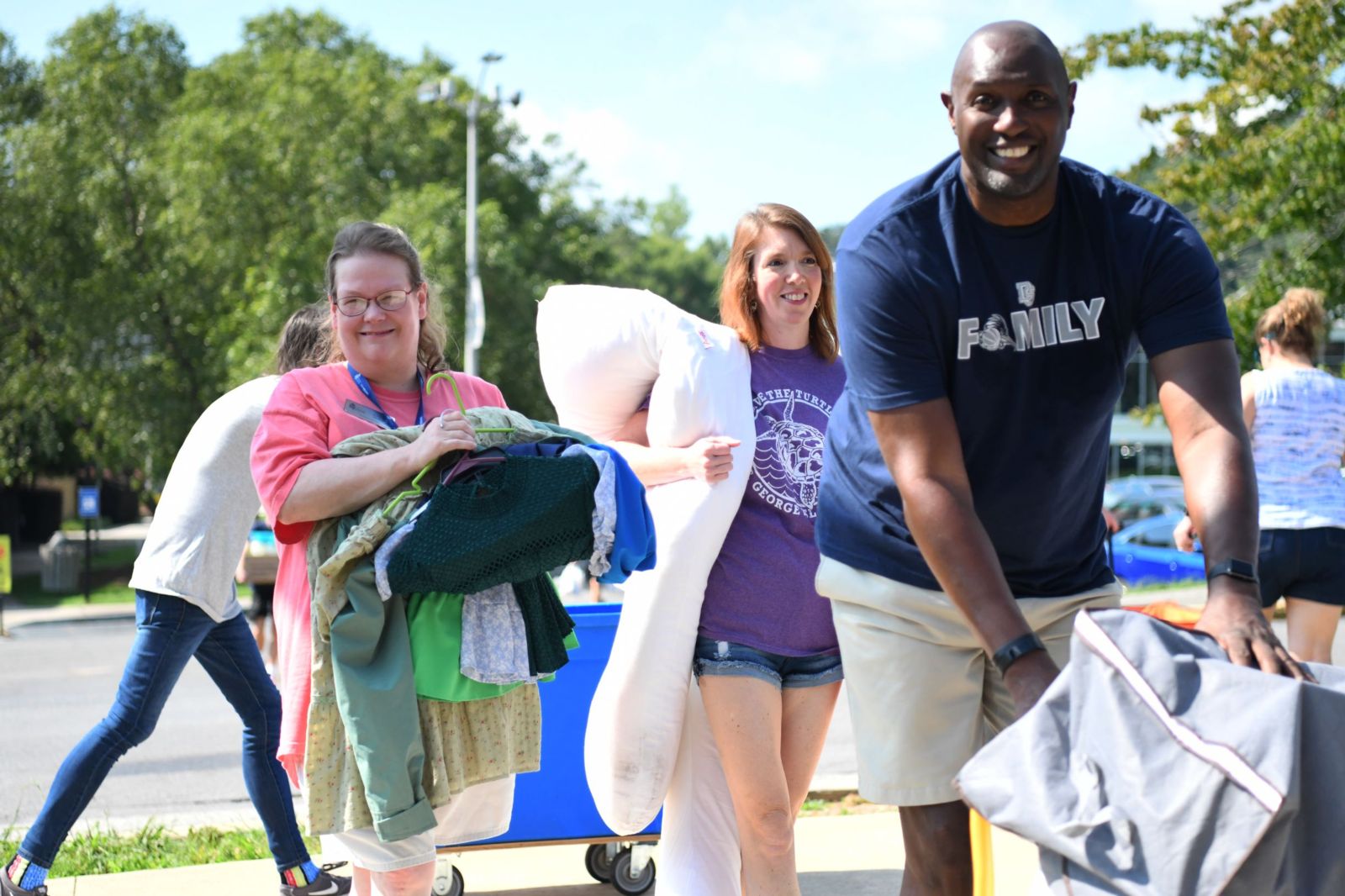 Students moving in