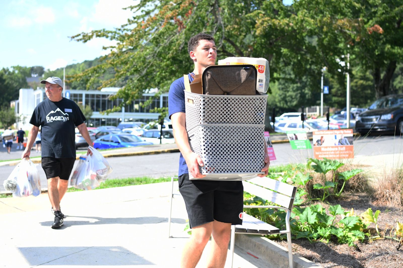 Students moving in