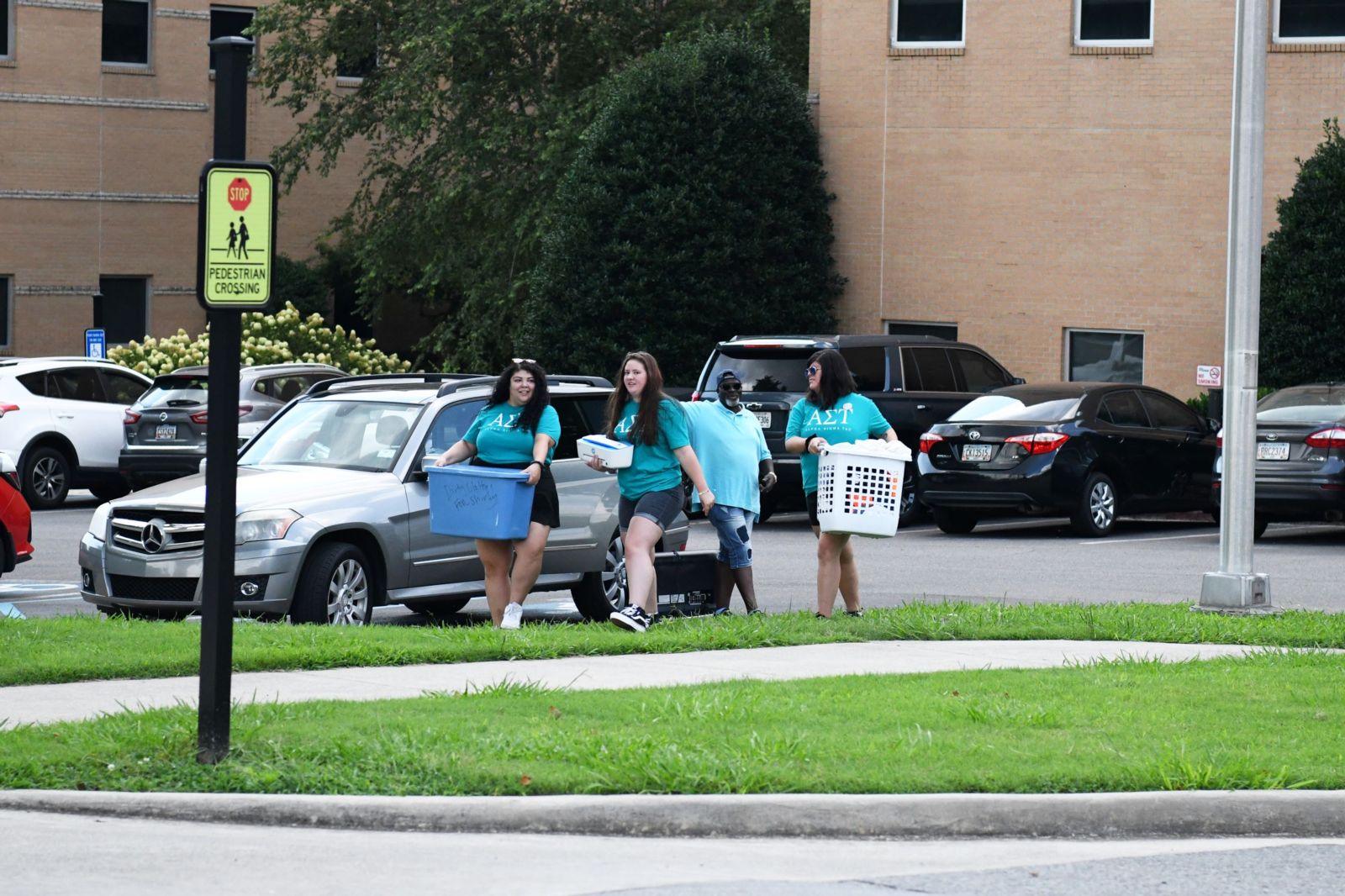 Students moving in