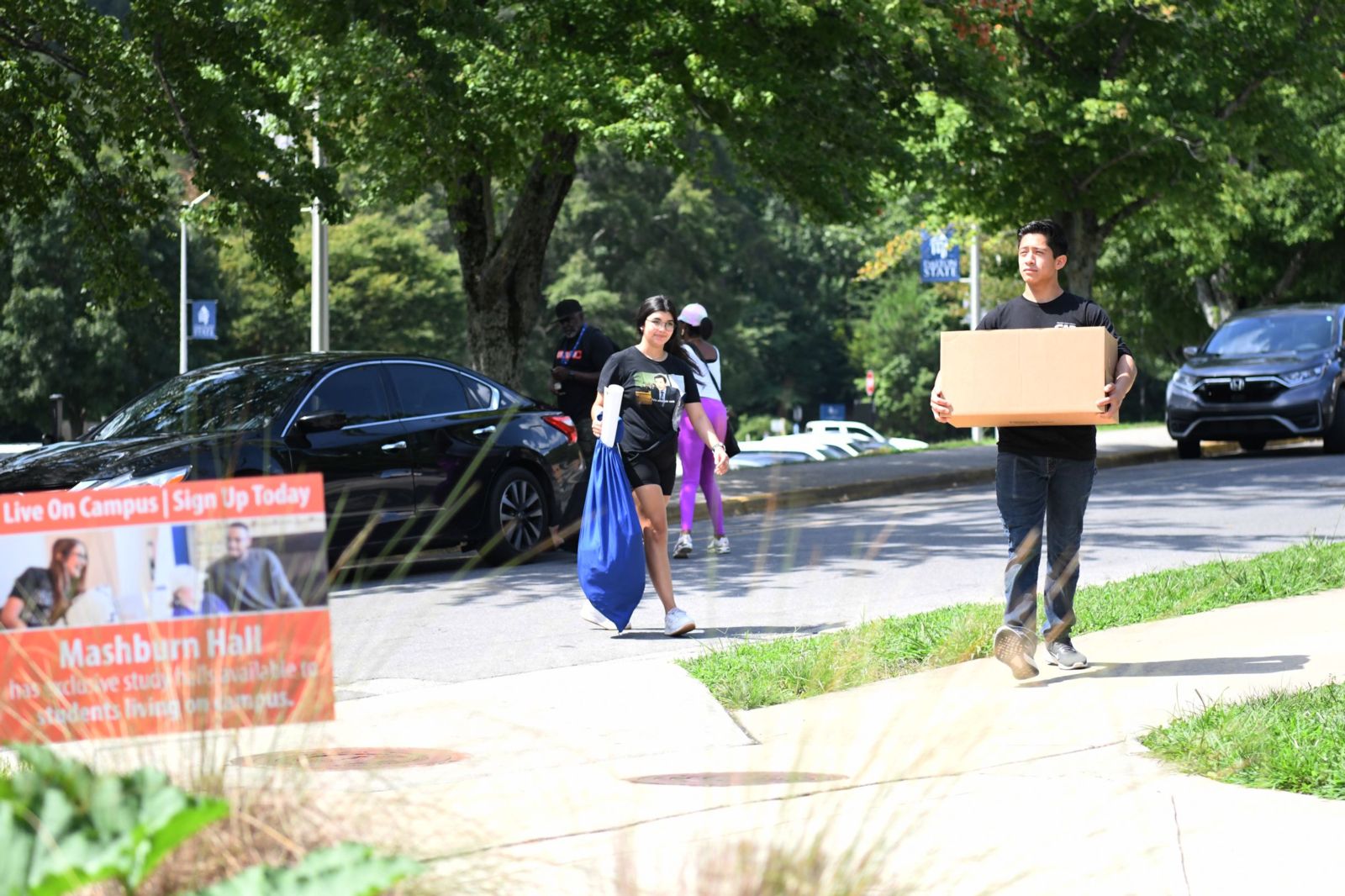 Students moving in