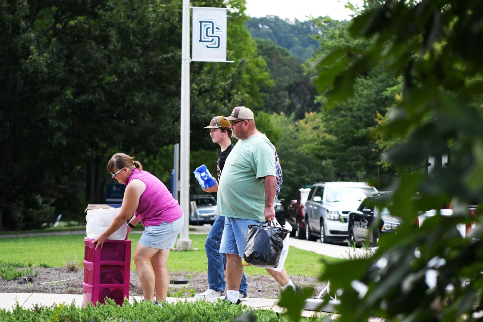 Students moving in